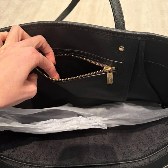 Black Voyager Medium Crossgrain Leather Tote Bag, Michael Kors, One Size - Picture 8 of 8